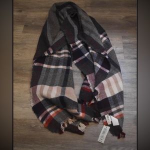 Aritzia/Wilfred Plaid blanket scarf